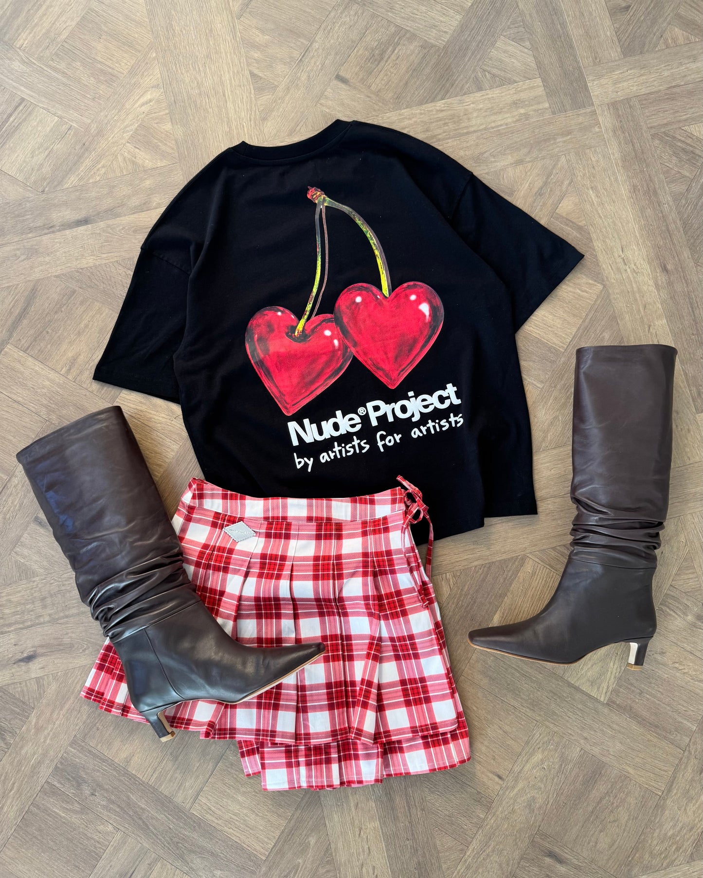 Juicy Cherry Tee Black